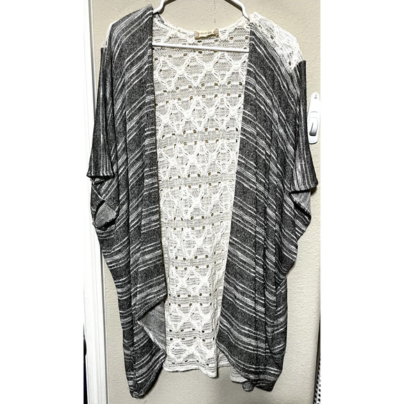 Altar'd State Cardigan Womens M Crochet Kimono Cocoon Open Front Grey Beige Wrap - Picture 1 of 6